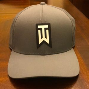 Tiger Woods Nike Golf Hat S/M Fitted Hat